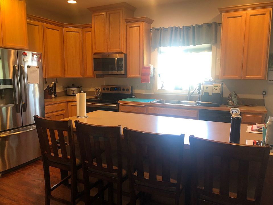 1st image of 811 Country Ave NE