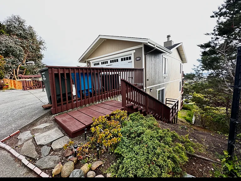 678 Admiral St — Photo 25