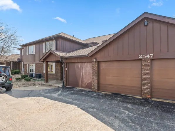 2547 E Lakeshore Dr #C-74, Crown Pt, IN 46307