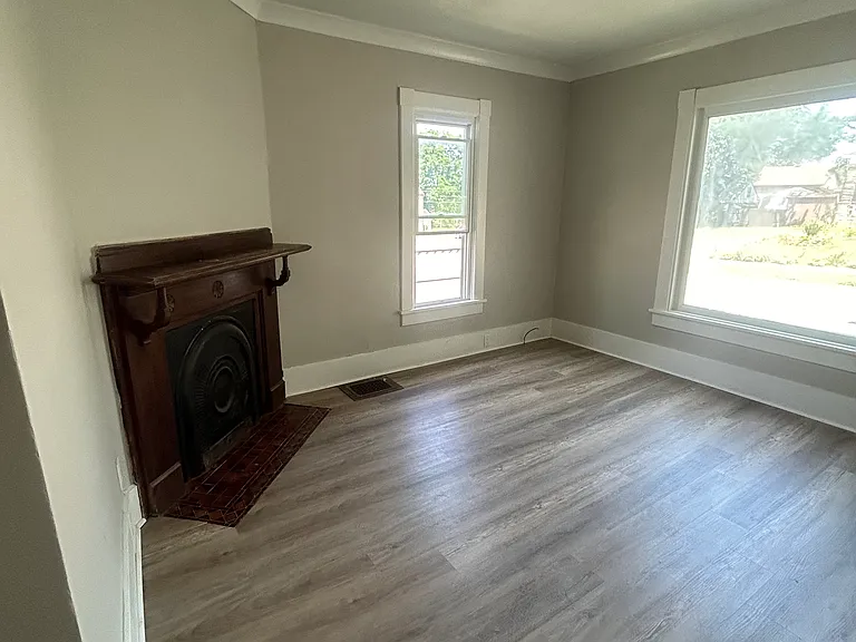 189 E 3rd St #1 — Photo 2