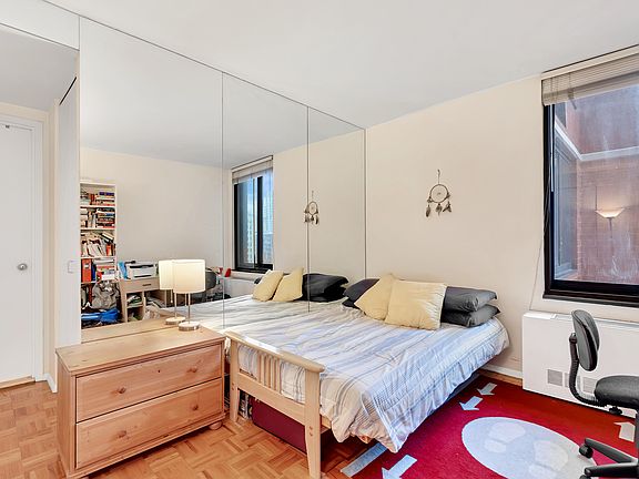 5th image of 215 W 95th St APT 14A