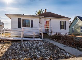104 W North St, Colfax, IL 61728
