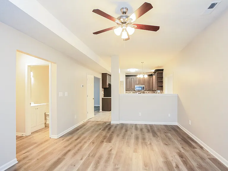 147 Fountain Dr — Photo 5