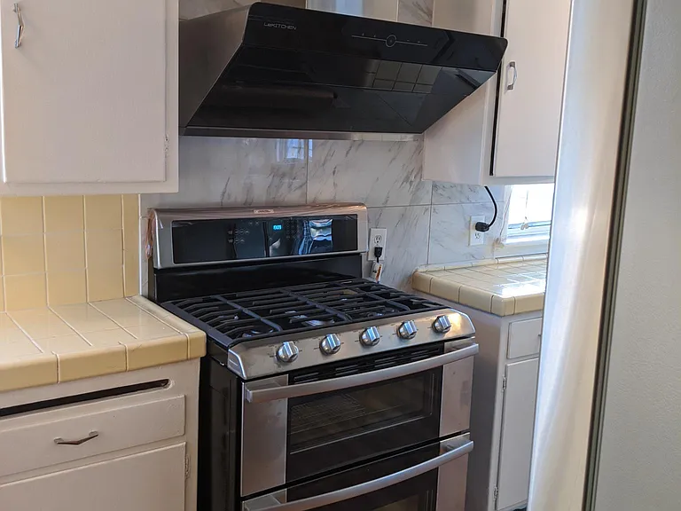 1212 S Mayflower Ave — Photo 6