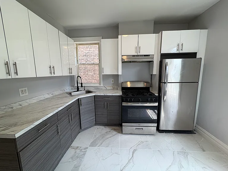 211 Grant Ave #A — Photo 2