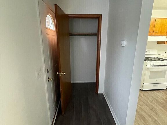 3rd image of 207 Van Nest St APT 3