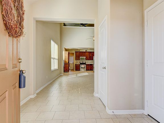 4th image of 8111 Heartbrook Field Ln