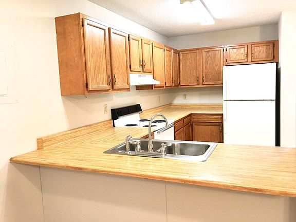 4th image of 664 Elvis Presley Dr #B