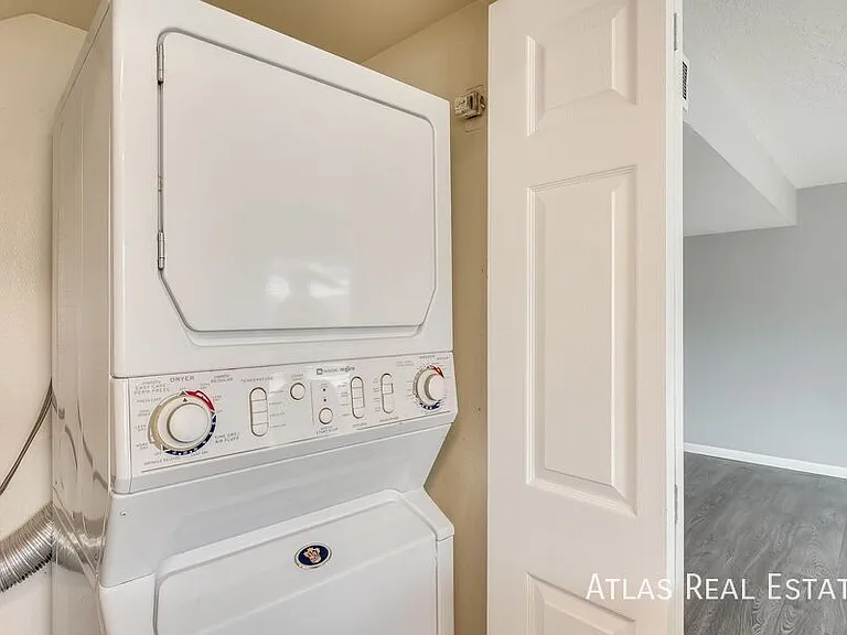 1649 W Hazelwood St — Photo 40