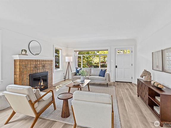 3rd image of 4016 38th Avenue SW