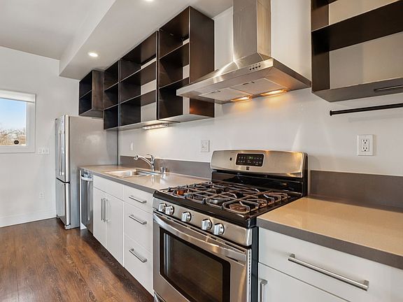 5th image of 3409-3425 Broadway #220