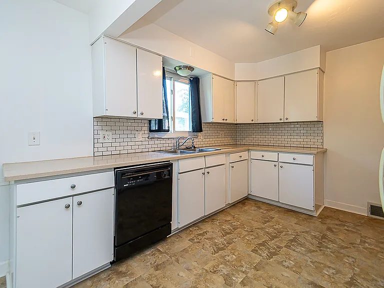 1248 Webb Rd #2 — Photo 8