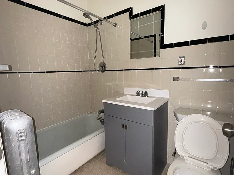 2321 N Spaulding Ave #1A — Photo 8