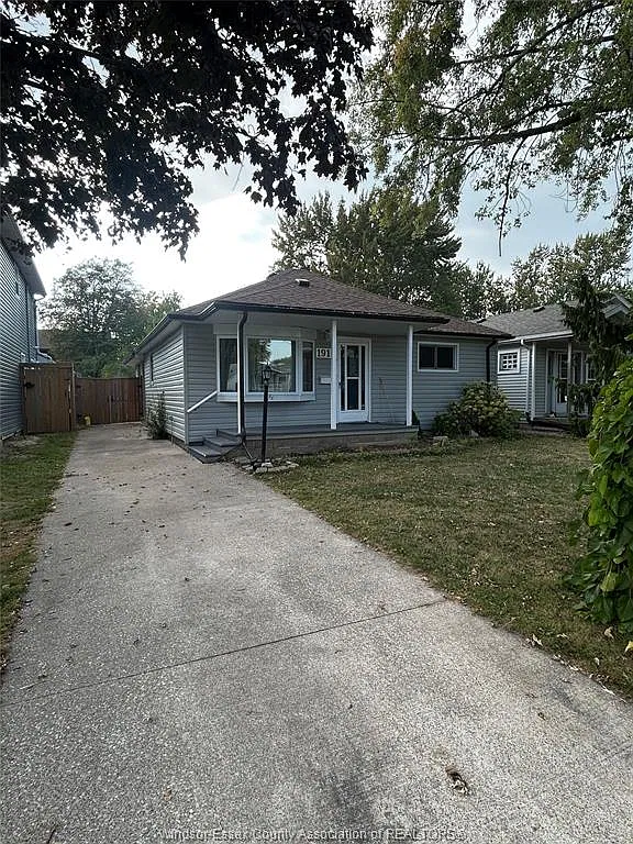 3 bed, $2,300 — Photo 2