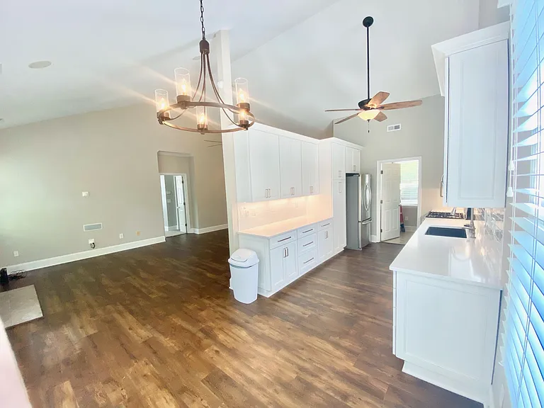 416 E Tremont Ave — Photo 14