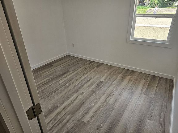 5th image of 612 E 3rd St