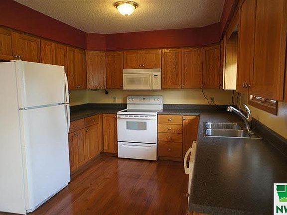 2nd image of 225 Elm St