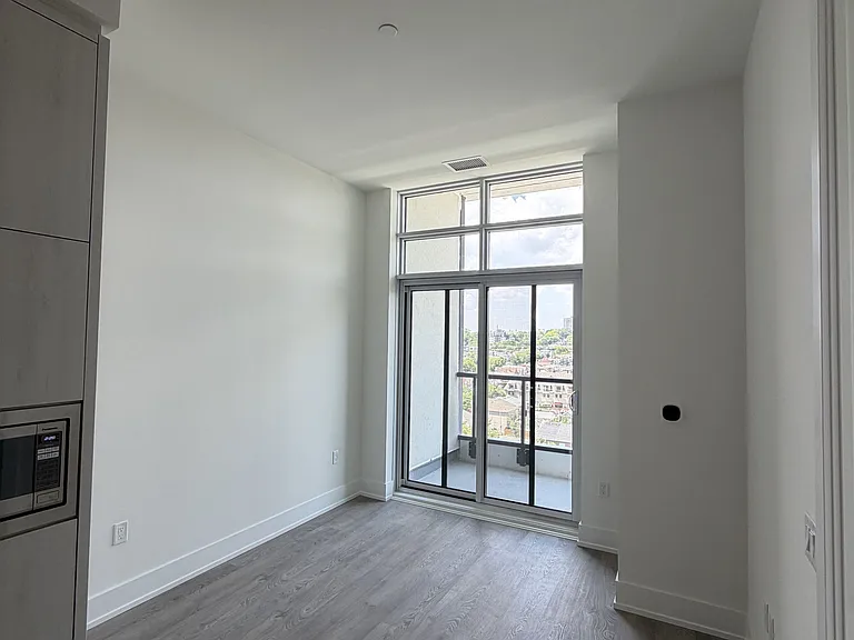 858 Dupont St #Penthouse 07 — Photo 6