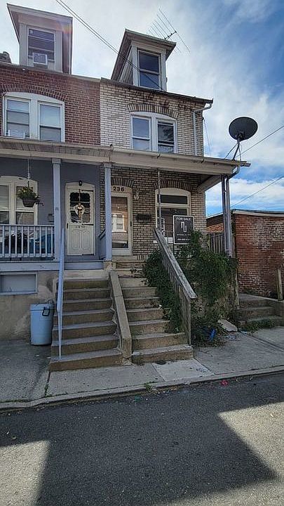 1st image of 236 E Maple St