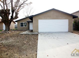 915 16th St, Wasco, CA 93280