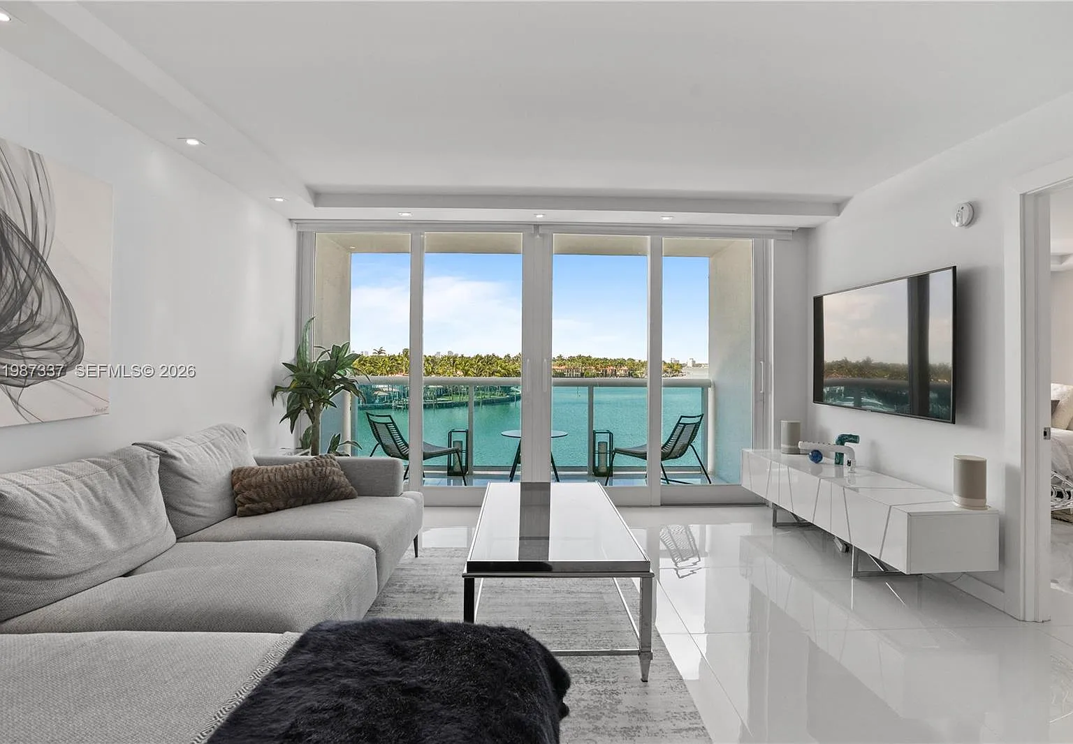 Aquasol Condo — Photo 1