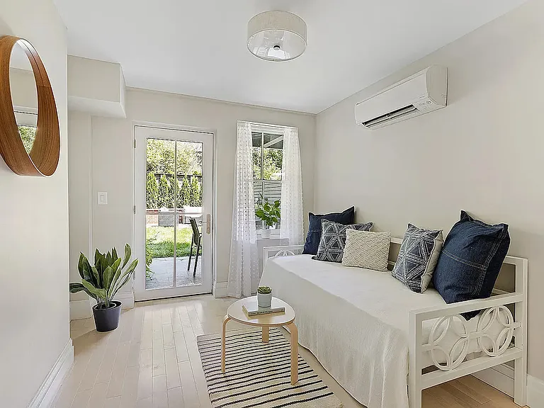 281 Jefferson Ave #1 — Photo 3