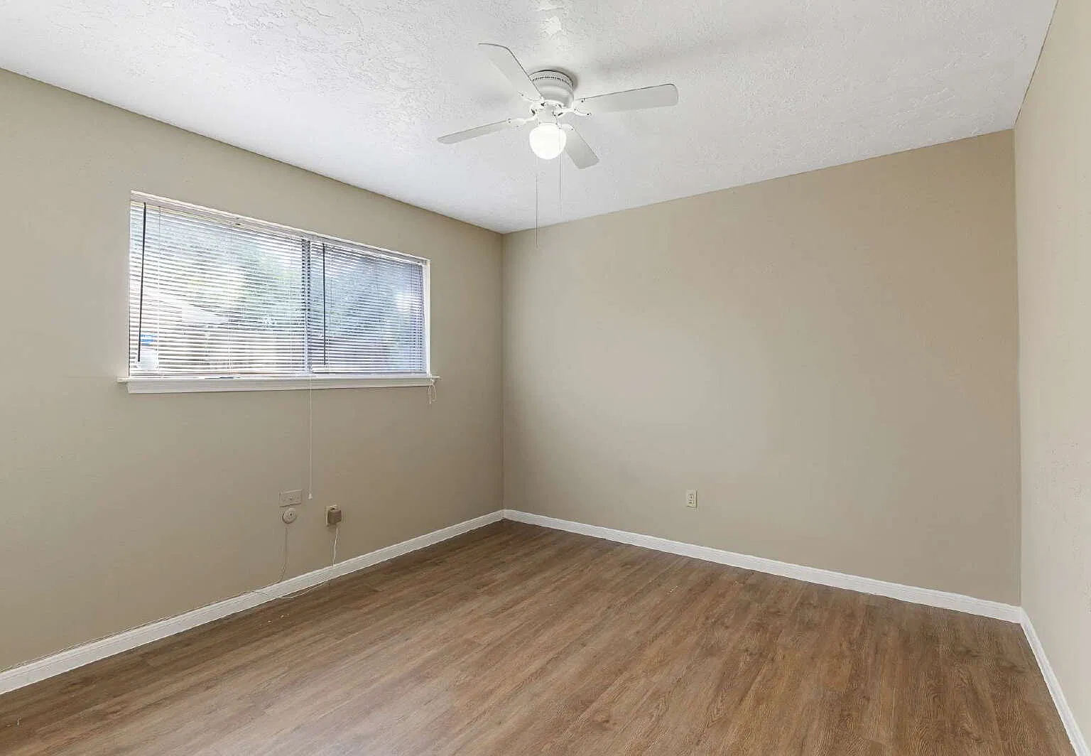 3 bed, 2.0 bath, 1603 sqft, $1,725 — Photo 2