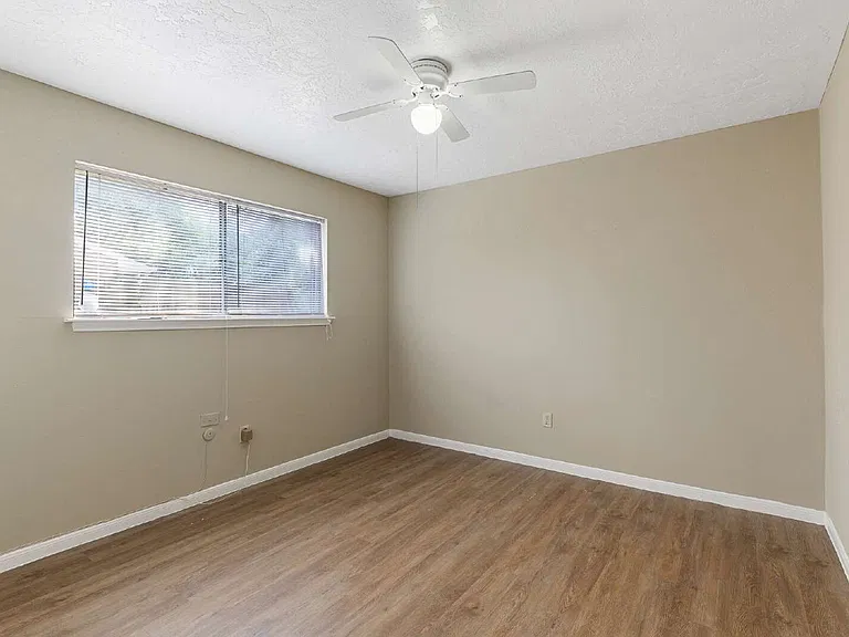 10427 Huntington Place Dr — Photo 2