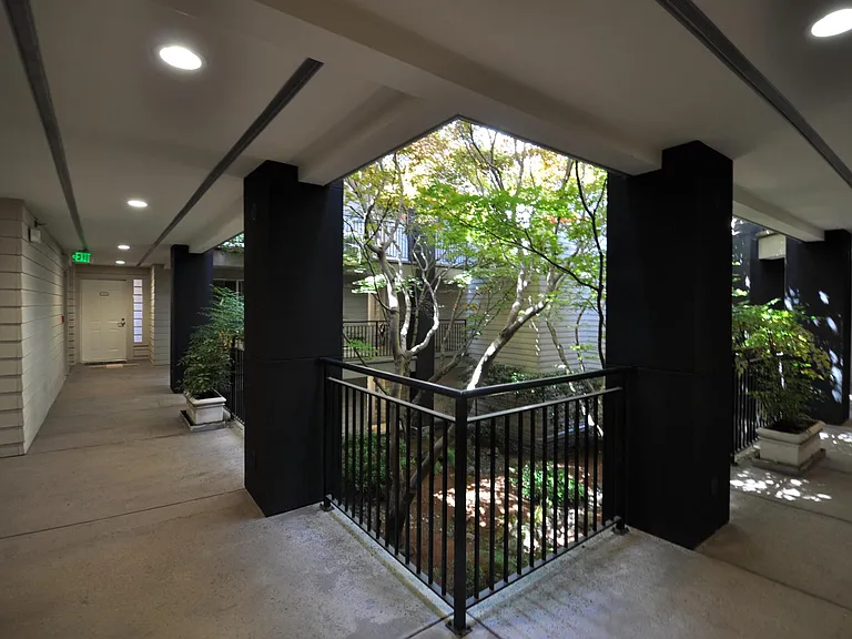 1417 Queen Anne Ave N #305 — Photo 2
