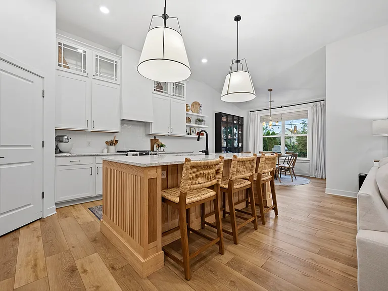 10810 Cornell St — Photo 7