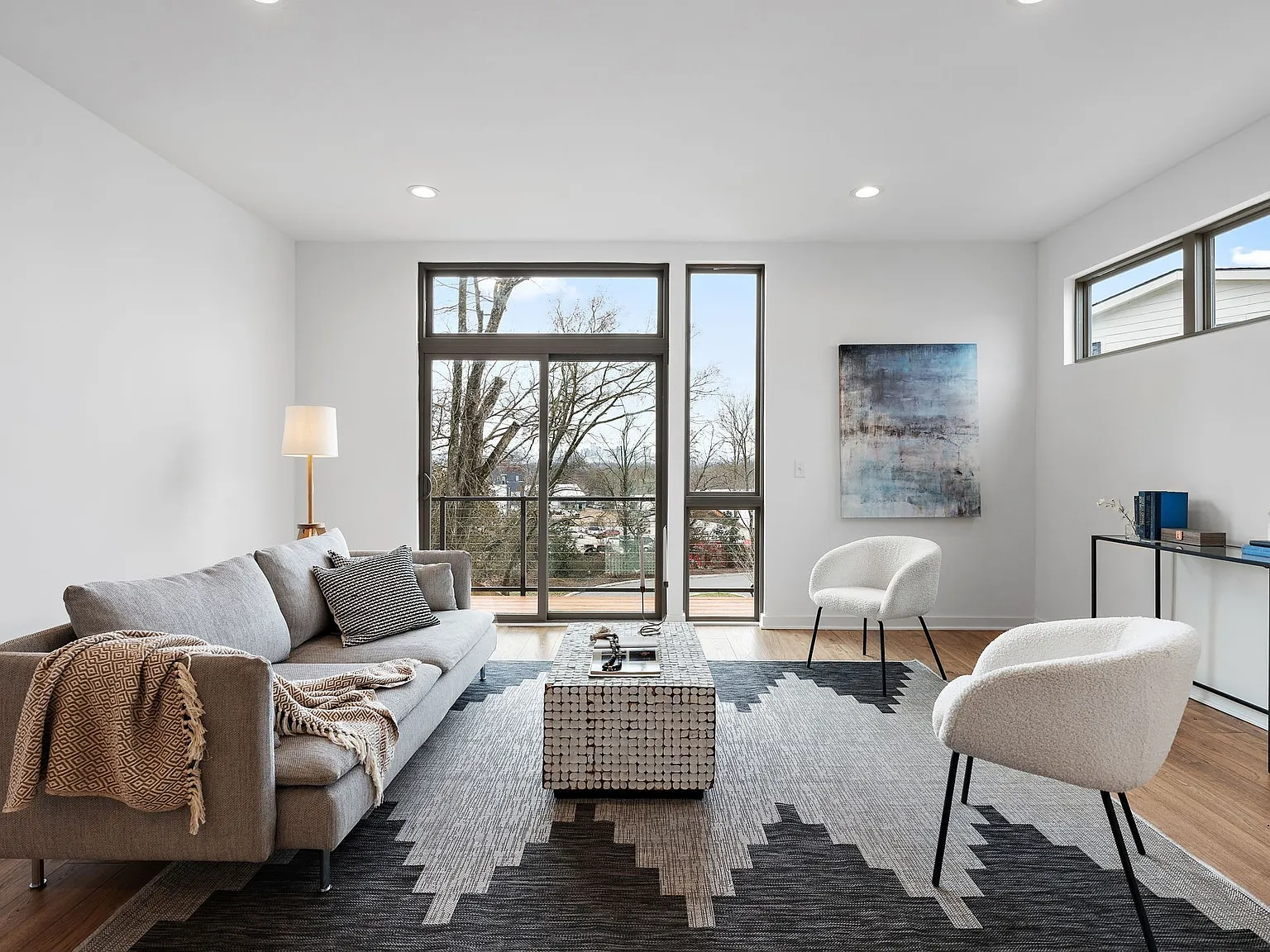 3 bed, 3.0 bath, 1819 sqft, $3,350 — Photo 3