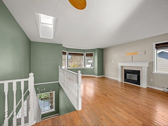 5th image of 584 Torrence Rd