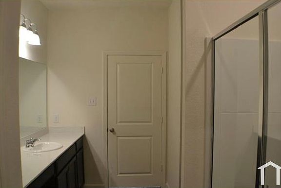 5th image of 829 Cedar Elm Dr