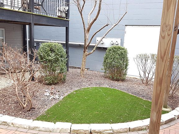 2nd image of 835 N Hermitage Ave #2