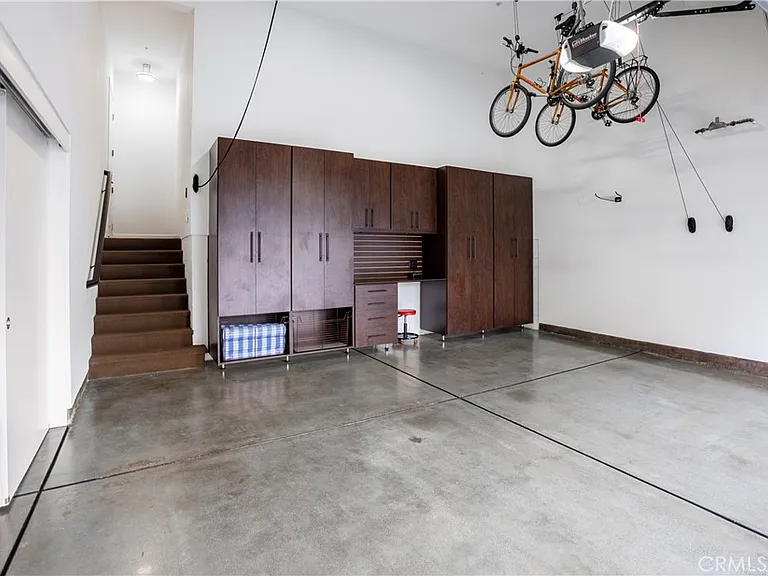 71 Vantis Dr — Photo 30