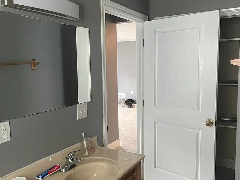121 Flower Ave E #B — Photo 5