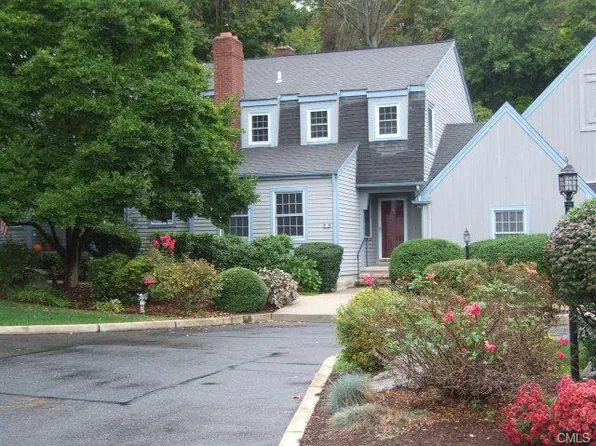 28 Paisley Ln, Fairfield, CT 06825