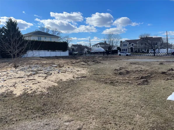 100 Biltmore Boulevard, Massapequa, NY 11758