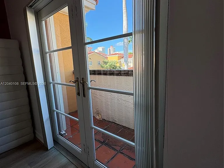 18410 NE 30th Ave #18410 — Photo 25