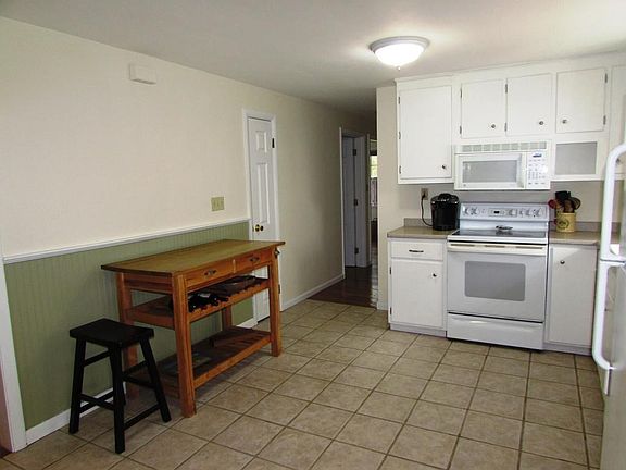 3rd image of 94 North St