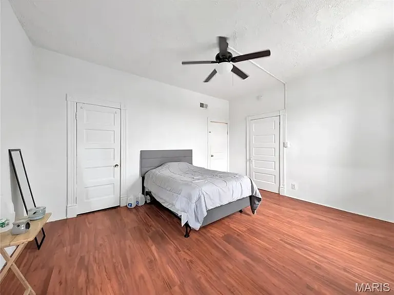 5913 S Broadway — Photo 13