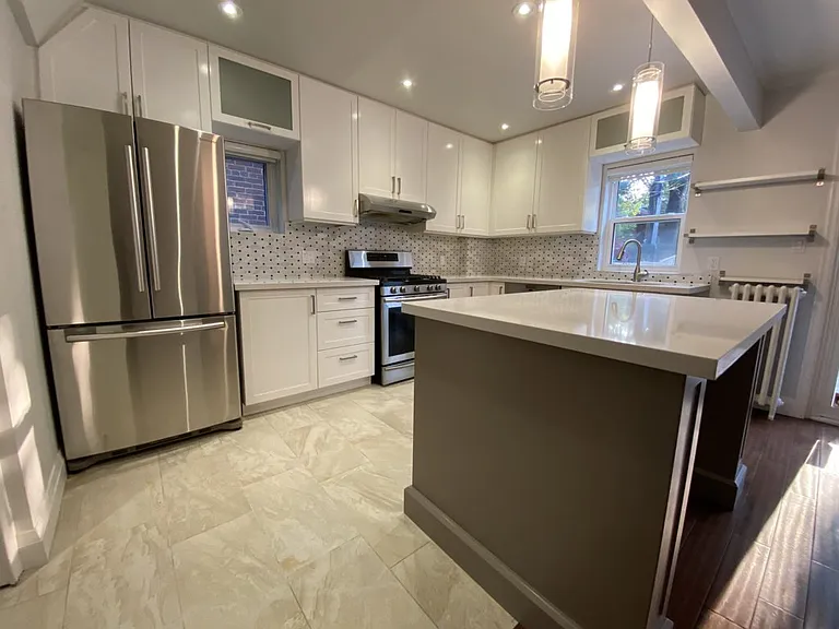 22 Lorindale Ave — Photo 8