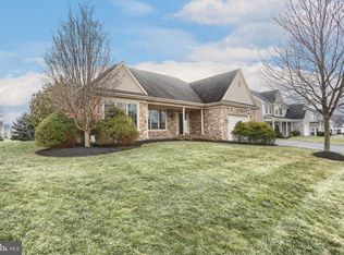 609 Greenhedge Dr, Lancaster, PA 17603