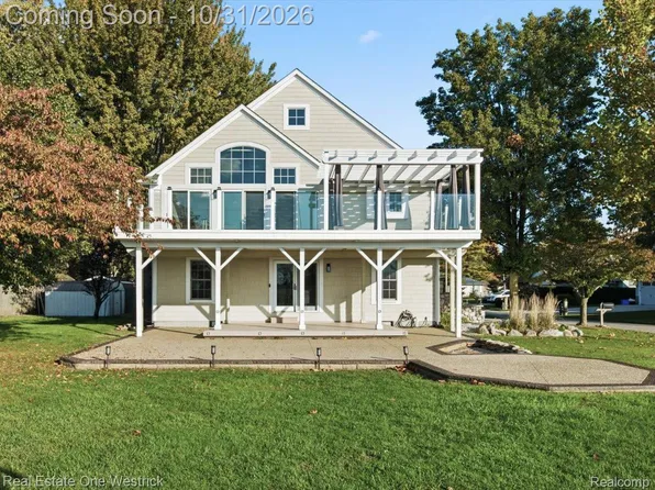 850 Townsend Dr, Algonac, MI 48001