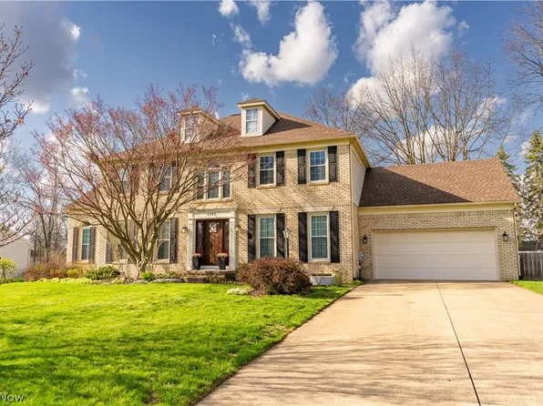 2903 Aylesbury St NW, North Canton, OH 44720