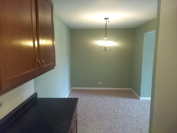 4th image of 21W581 North Ave APT 49