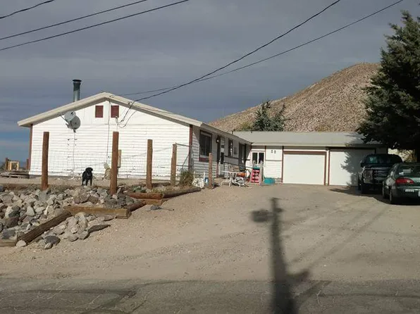 22 Crescent Dr, Tonopah, NV 89049