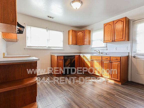 4th image of 1734 S New York Ave