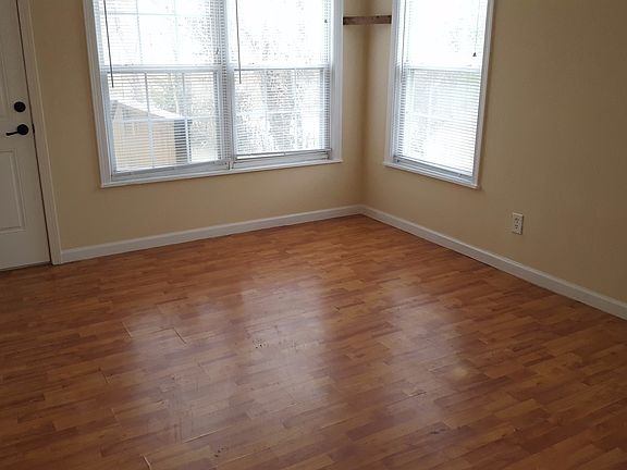 3rd image of 113 Benton St #101