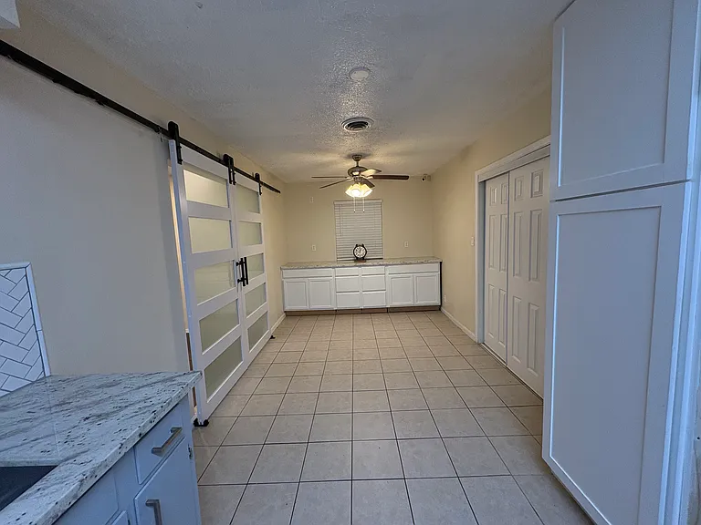 8639 Sonneville Dr — Photo 17